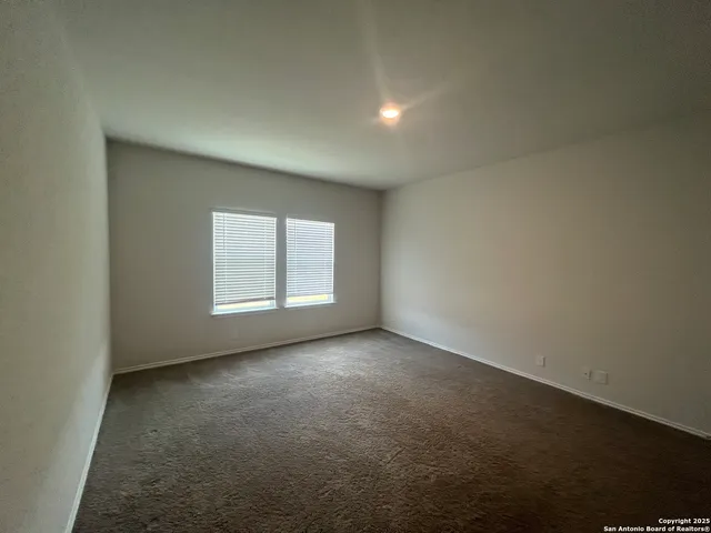 $2,395 | 141 Middle Grn Loop, Floresville, TX 78114