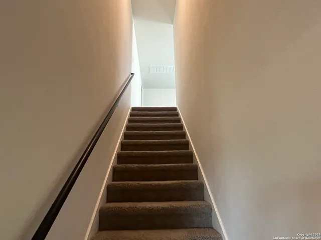 $2,395 | 141 Middle Grn Loop, Floresville, TX 78114