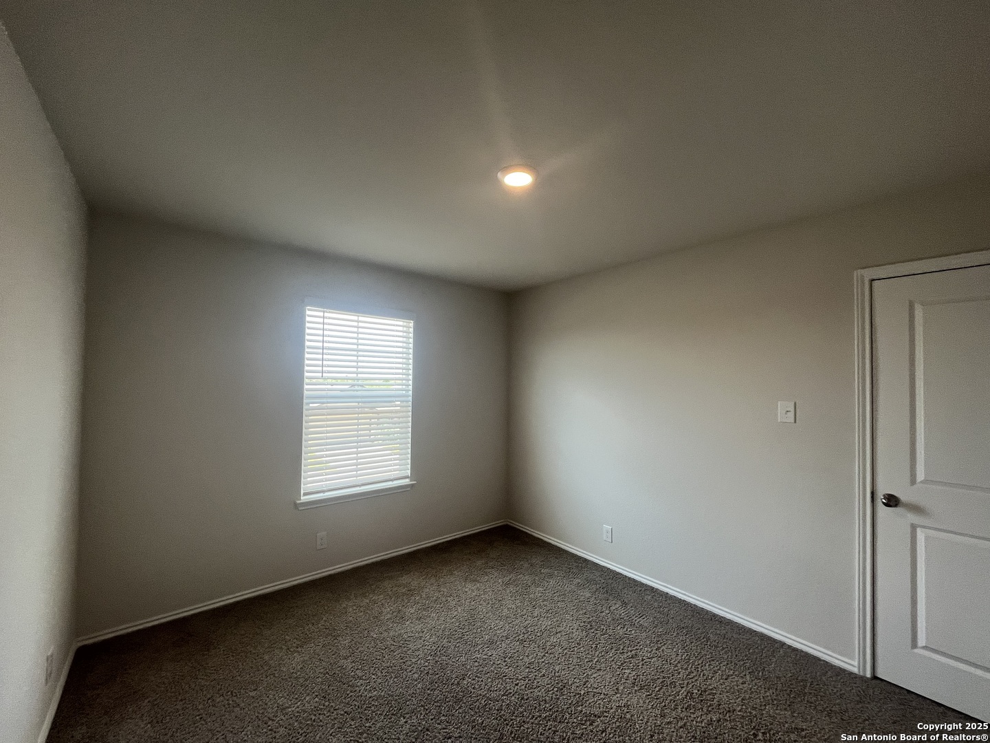 141 Middle Grn Loop Floresville, TX 78114 - Photo 23 of 29 an empty room with a window