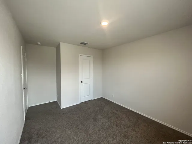 $2,395 | 141 Middle Grn Loop, Floresville, TX 78114