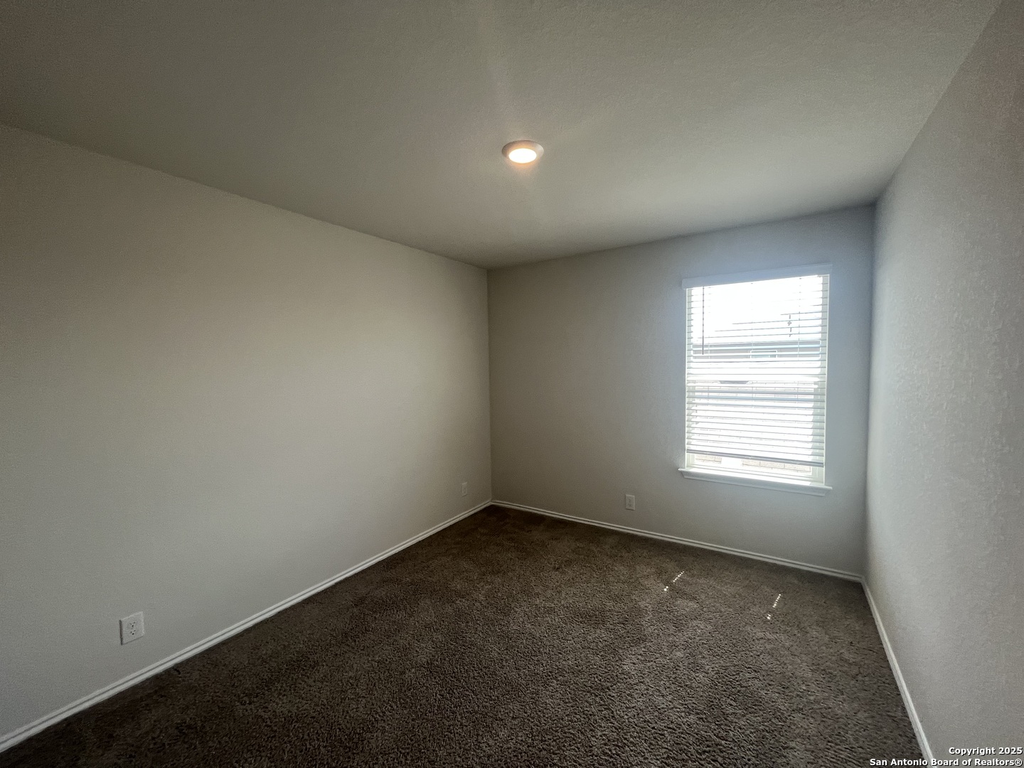 141 Middle Grn Loop Floresville, TX 78114 - Photo 27 of 29 an empty room with a window