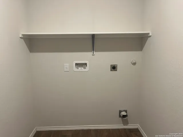 $2,395 | 141 Middle Grn Loop, Floresville, TX 78114