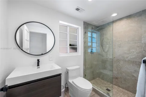 $4,695,000 | 5236 Pine Tree Drive, Miami Beach, FL 33140