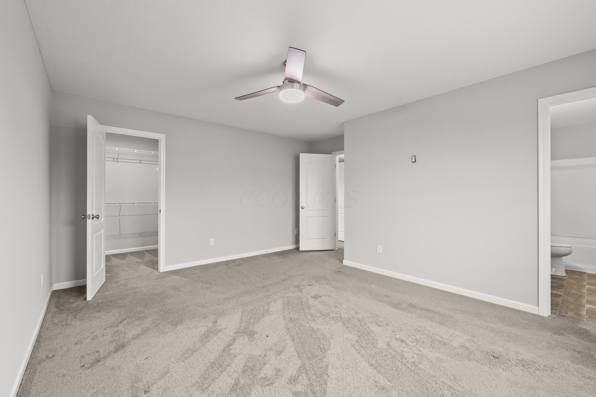 4889 Amber Crossing Road Columbus, OH 43232 - Photo 21 of 33 22_primary suite 03