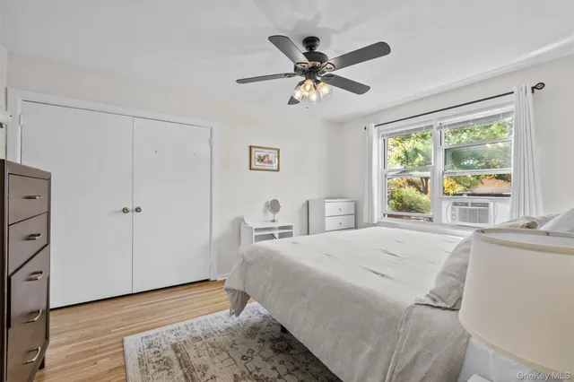 $330,000 | 2 Edwards Street, Unit 3D, Roslyn Heights, NY 11577