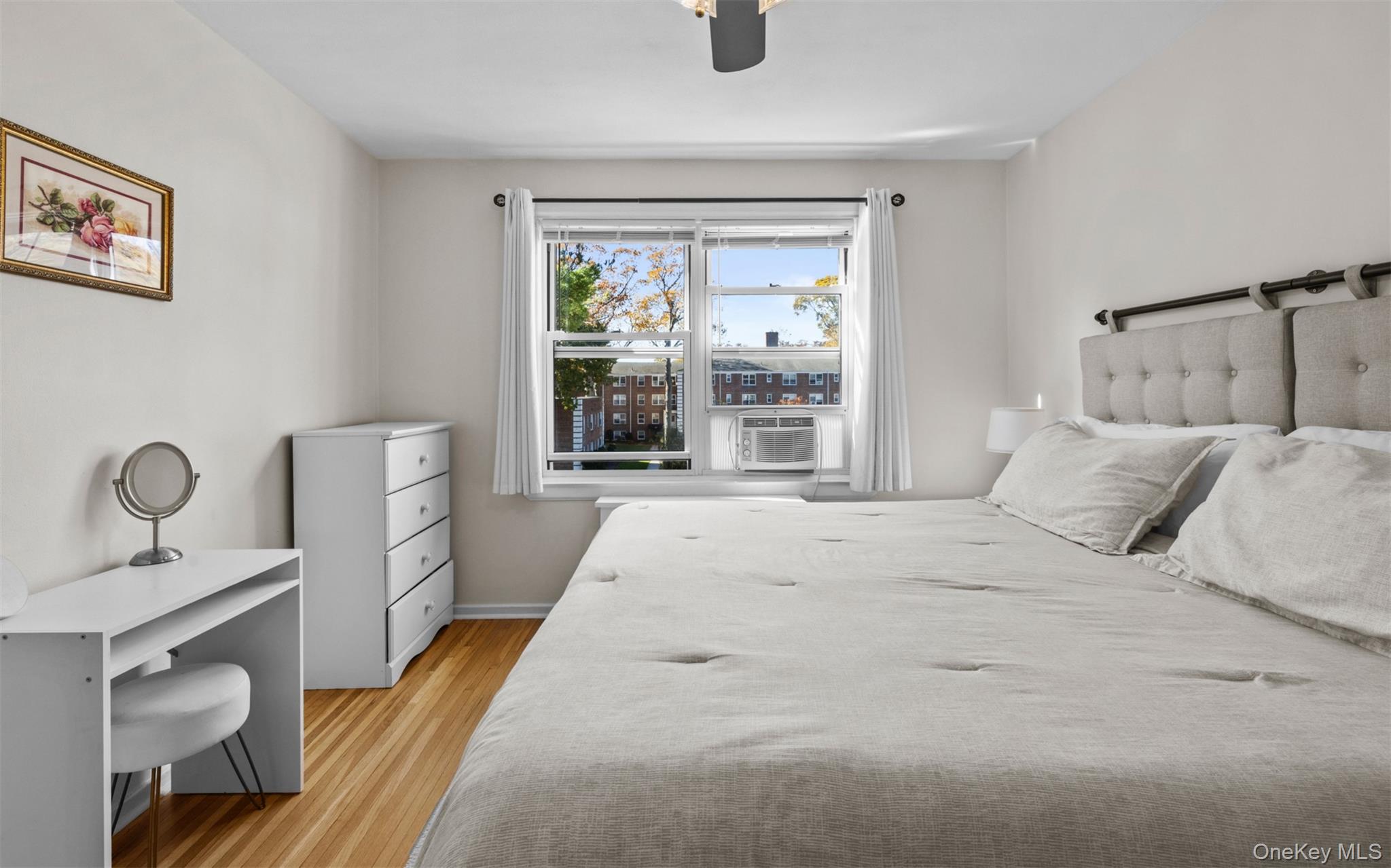 2 Edwards Street, Unit 3D Roslyn Heights, NY 11577 - Photo 16 of 20 a bedroom with a bed and chair