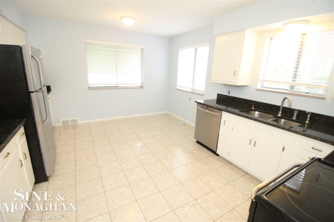 781 Harcourt Road Grosse Pointe, MI 48230 - Photo 10 of 36