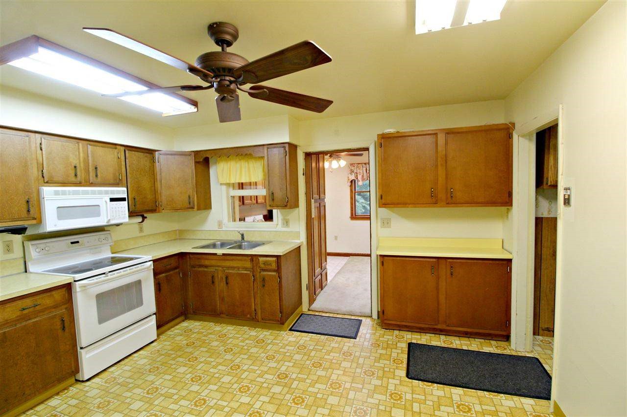 518 East Vienna Road Clio, MI 48420 - Photo 5 of 26 21499638-4.JPG