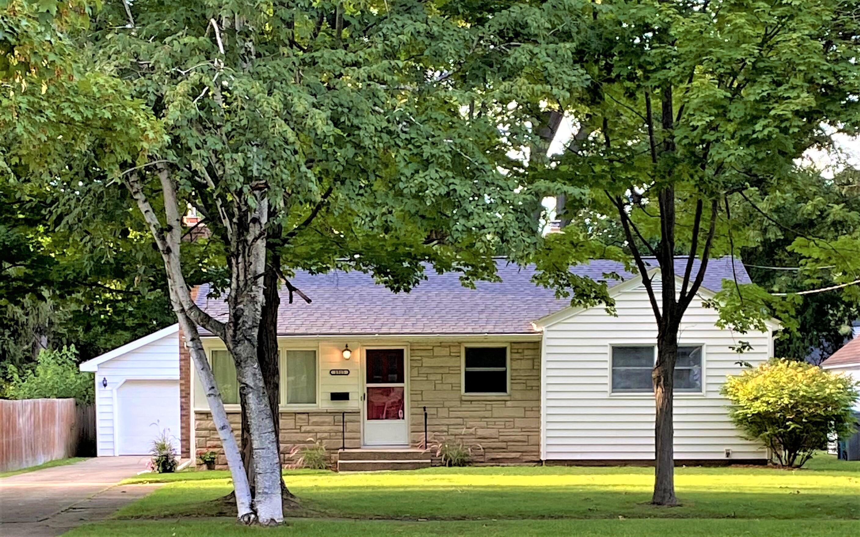 1915 Paddington Road Kalamazoo, MI 49001 - Photo 1 of 27 Banbury Carmen