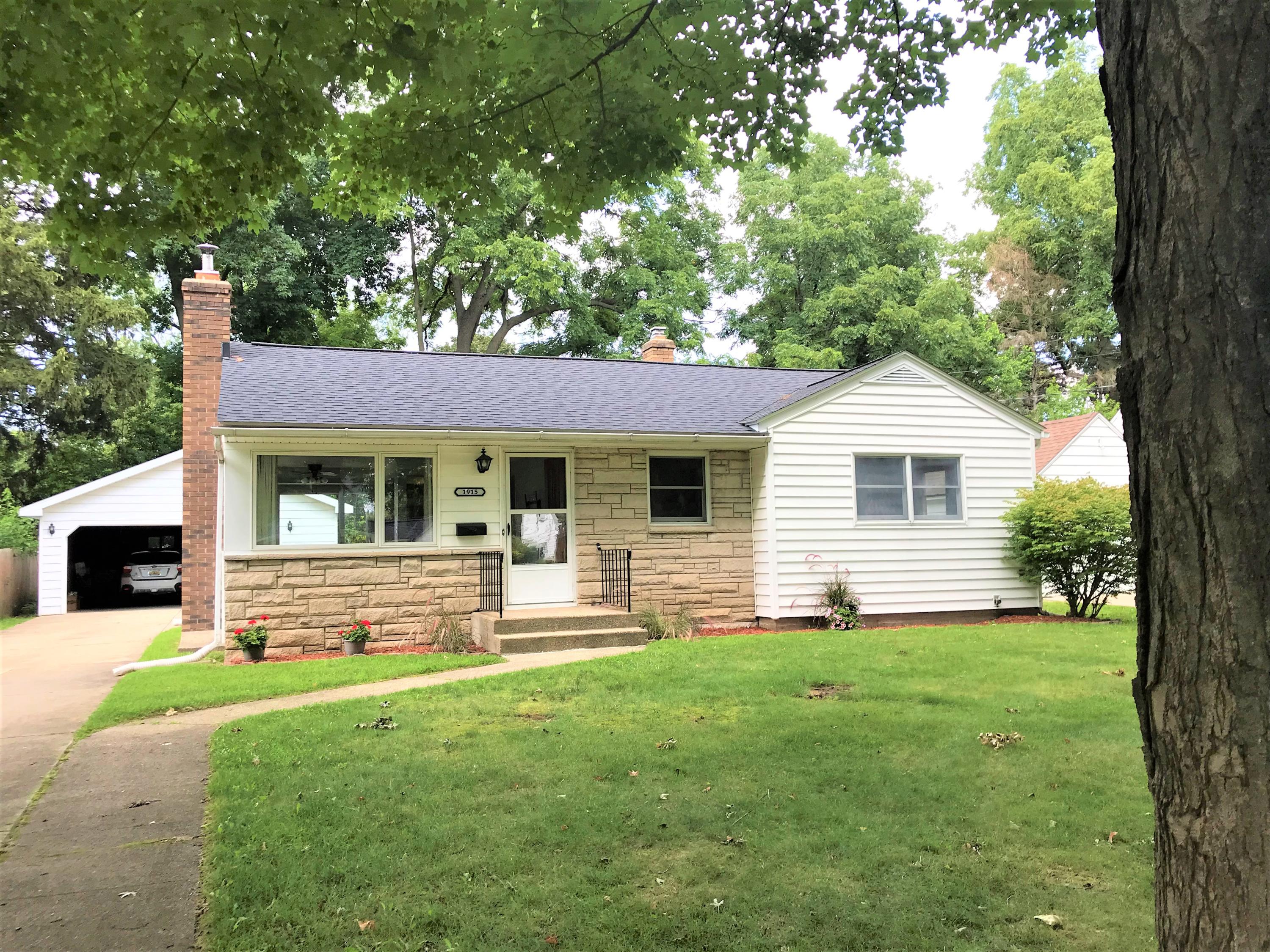 1915 Paddington Road Kalamazoo, MI 49001 - Photo 2 of 27 IMG_4670 (2)