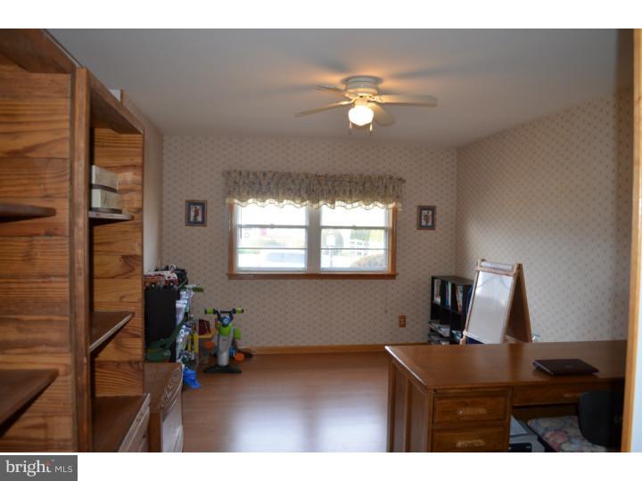 224 Kenmark Road Newark, DE 19713 - Photo 10 of 22 Living Room