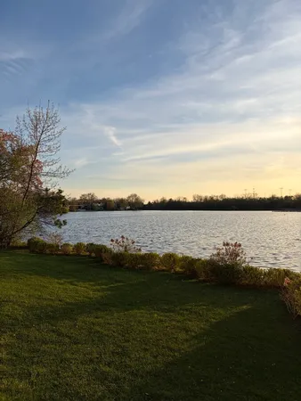 $1,950,000 | 2100 Valley Lo Lane, Glenview, IL 60025