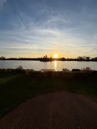 $1,950,000 | 2100 Valley Lo Lane, Glenview, IL 60025