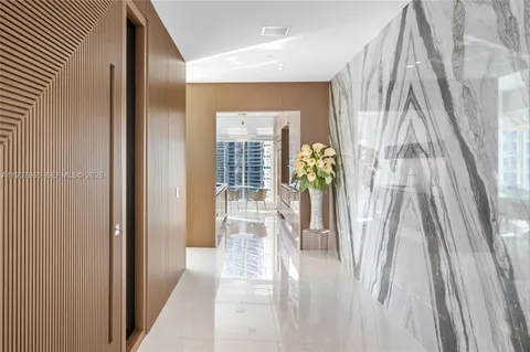 $2,850,000 | 900 Brickell Key Boulevard, Unit 2004, Miami, FL 33131