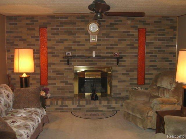 1919 East Sigler Road Carleton, MI 48117 - Photo 2 of 16 Family room