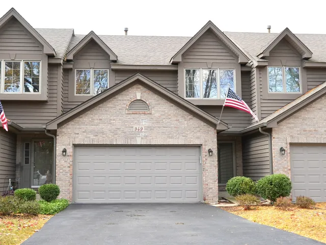 $330,000 | 949 Millcreek Circle, Elgin, IL 60123