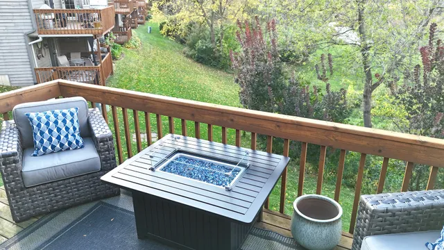 $330,000 | 949 Millcreek Circle, Elgin, IL 60123