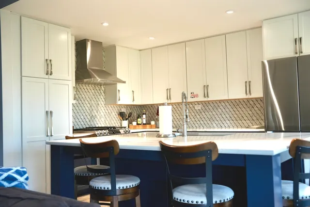 $330,000 | 949 Millcreek Circle, Elgin, IL 60123