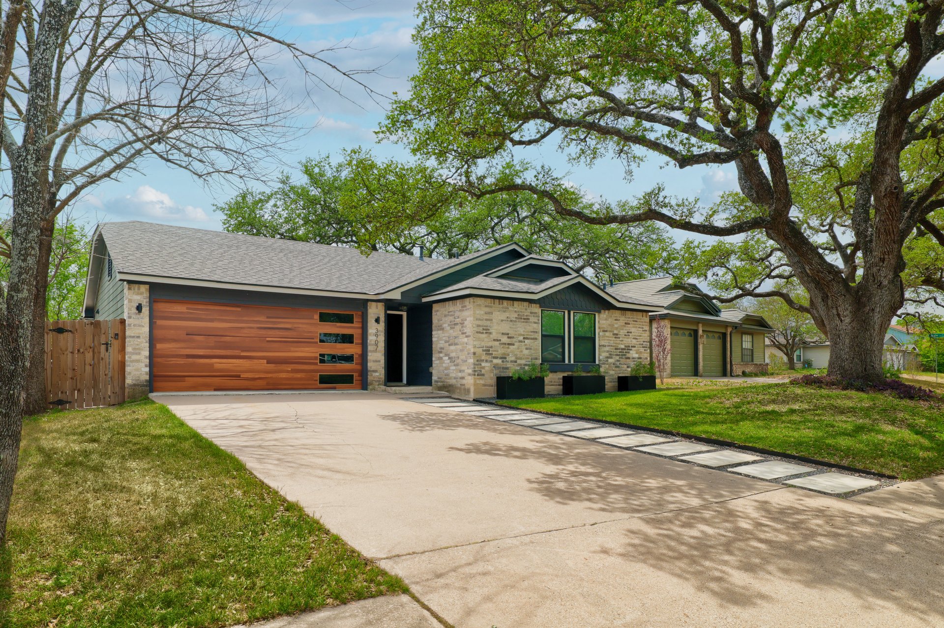 3907 Stonecroft Drive Austin, TX 78749 - Photo 2 of 36