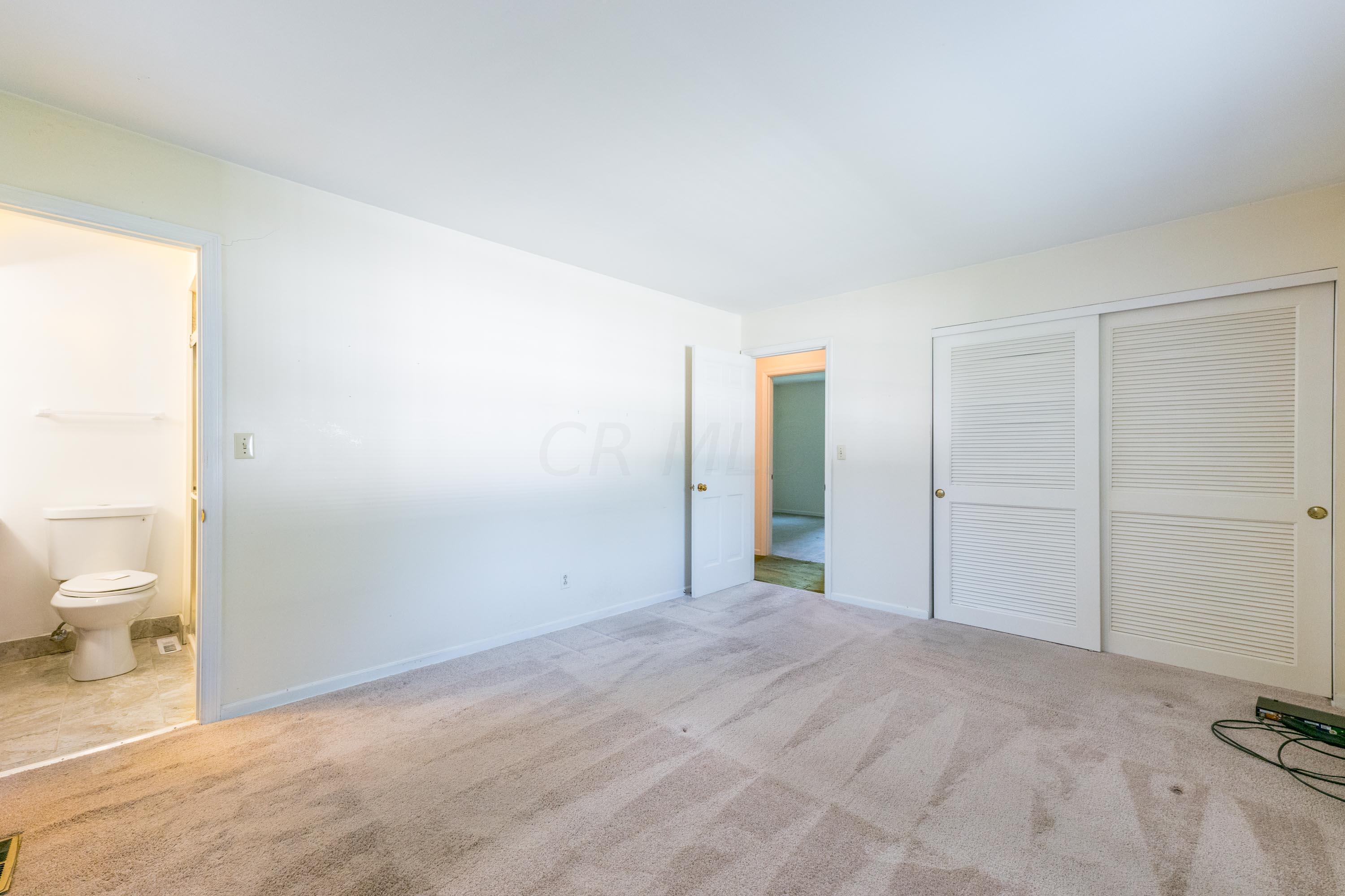 2030 Hythe Road Columbus, OH 43220 - Photo 32 of 51 035P1657520