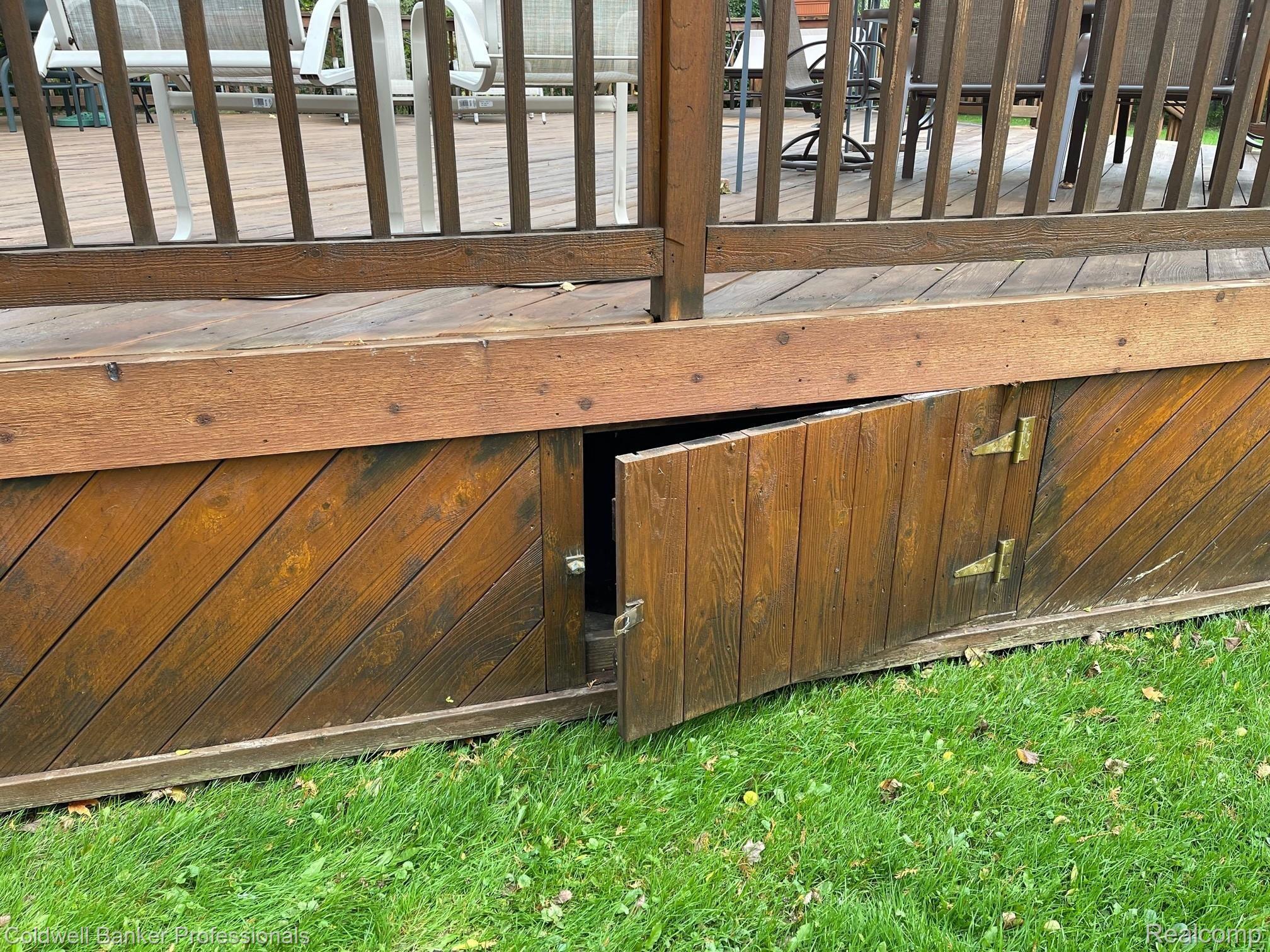 2321 West Wattles Road Troy, MI 48098 - Photo 39 of 45 2321 W Wattles Under Deck storage.jpg