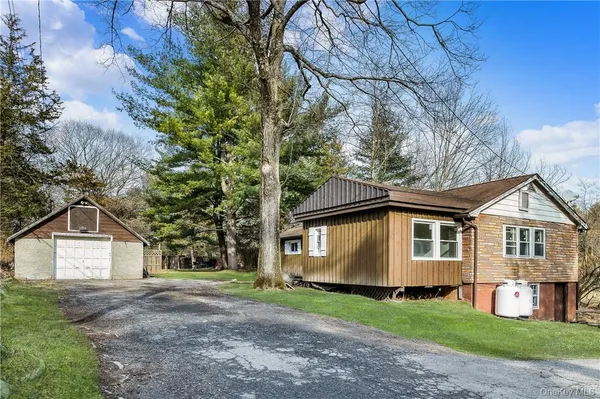 $2,500 | 288 Pine Hill Road, Pleasant Valley, NY 12569