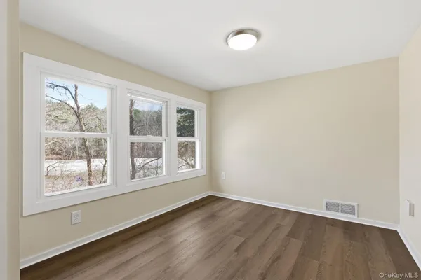 $2,500 | 288 Pine Hill Road, Pleasant Valley, NY 12569