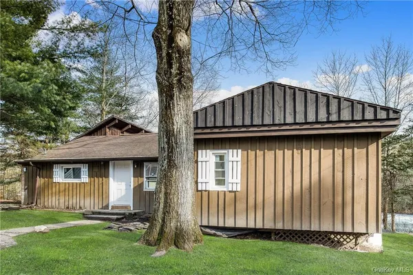 $2,500 | 288 Pine Hill Road, Pleasant Valley, NY 12569