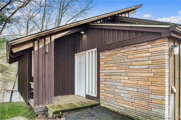 $2,500 | 288 Pine Hill Road, Pleasant Valley, NY 12569