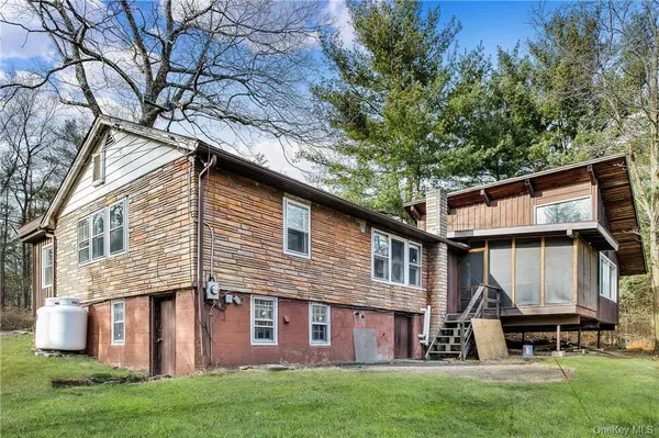 $2,500 | 288 Pine Hill Road, Pleasant Valley, NY 12569