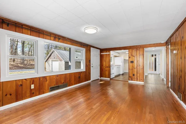 $2,500 | 288 Pine Hill Road, Pleasant Valley, NY 12569