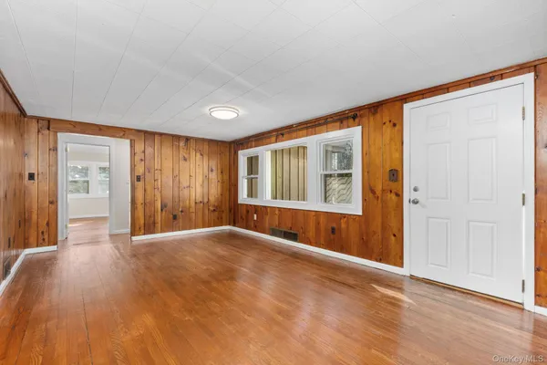 $2,500 | 288 Pine Hill Road, Pleasant Valley, NY 12569