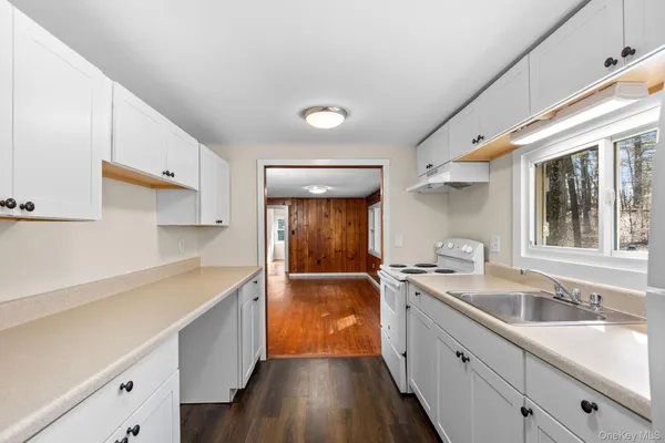 $2,500 | 288 Pine Hill Road, Pleasant Valley, NY 12569