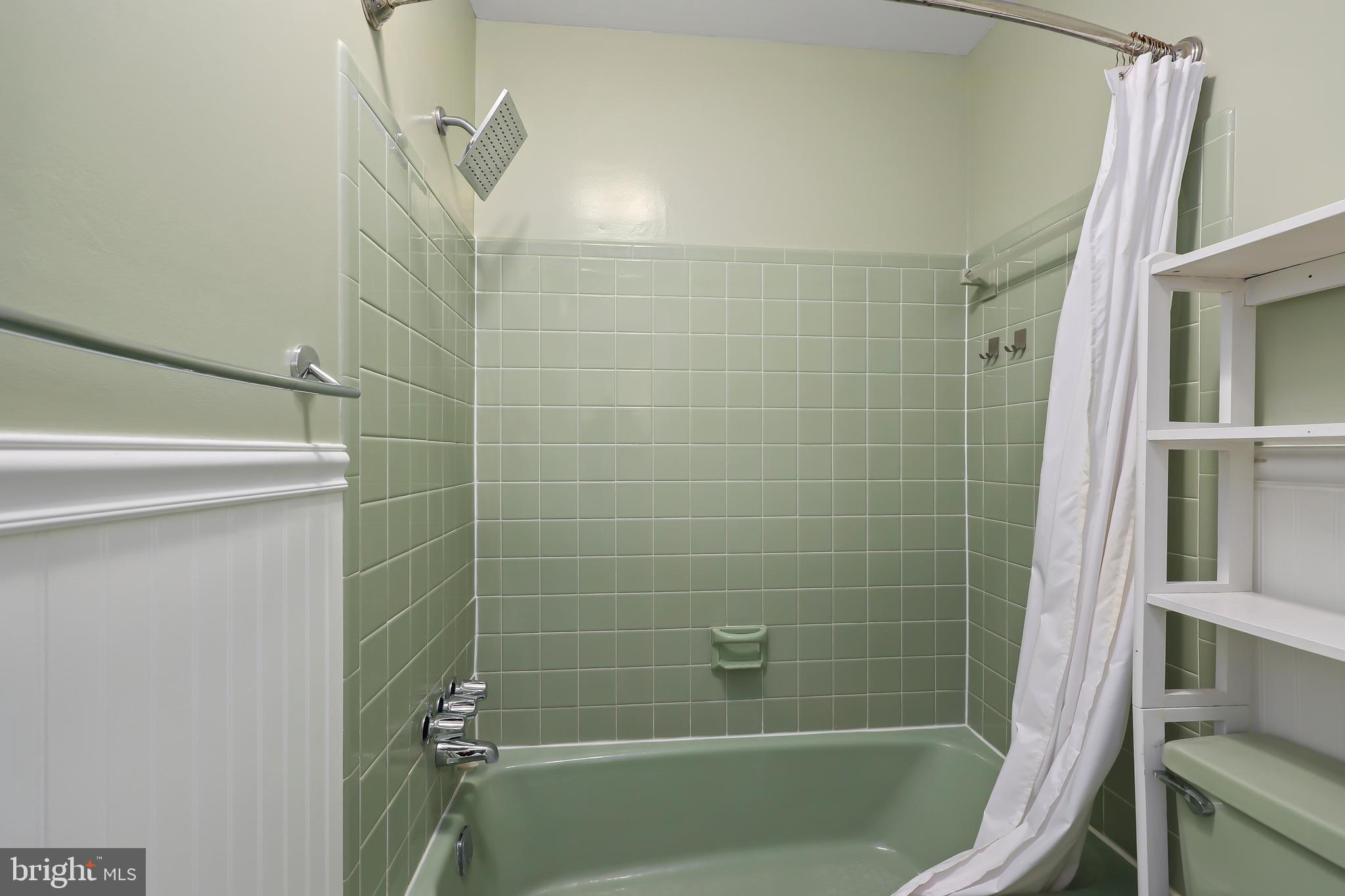 11006 Saffold Way Reston, VA 20190 - Photo 25 of 32 Upper Level
Hallway Bathroom