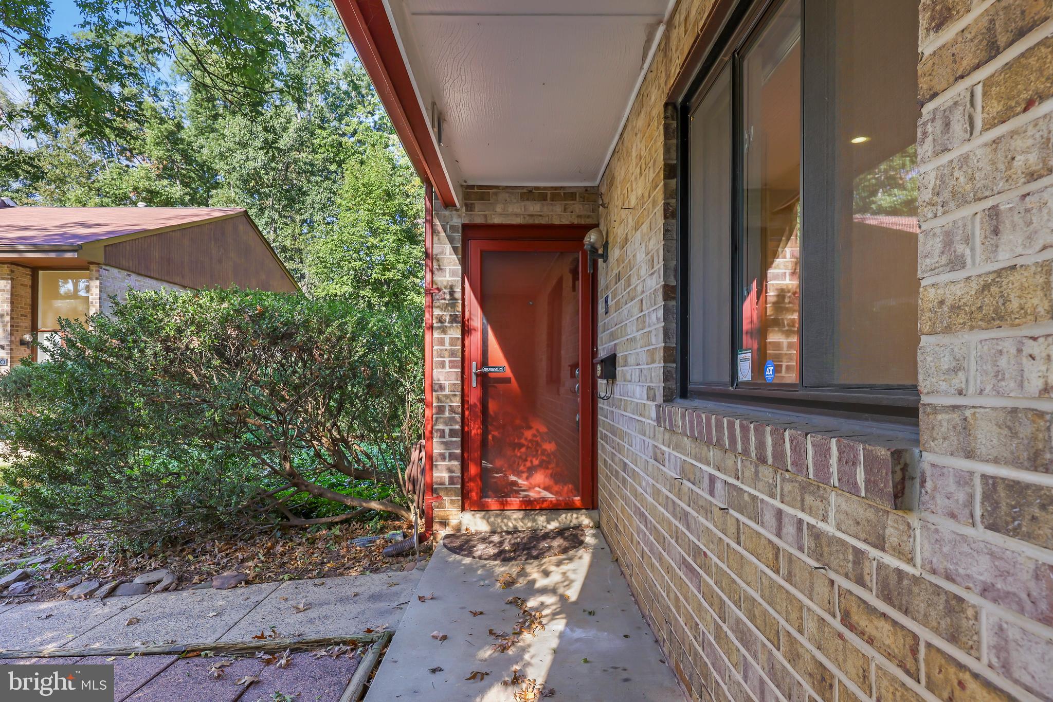 11006 Saffold Way Reston, VA 20190 - Photo 6 of 32 Entry