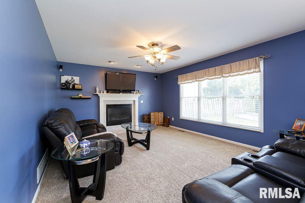 2091 Ashford Road Bettendorf, IA 52722 - Photo 12 of 21 Gallery Image 12