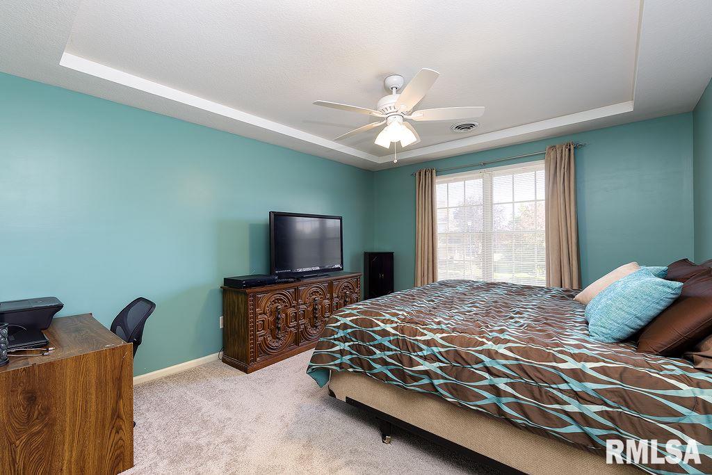 2091 Ashford Road Bettendorf, IA 52722 - Photo 13 of 21 Gallery Image 13