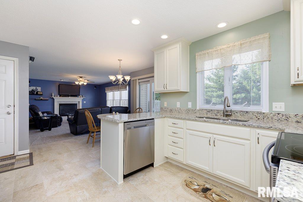 2091 Ashford Road Bettendorf, IA 52722 - Photo 7 of 21 Gallery Image 7