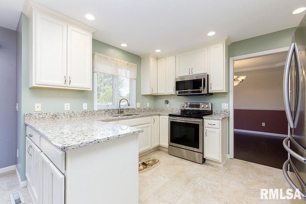 2091 Ashford Road Bettendorf, IA 52722 - Photo 8 of 21 Gallery Image 8
