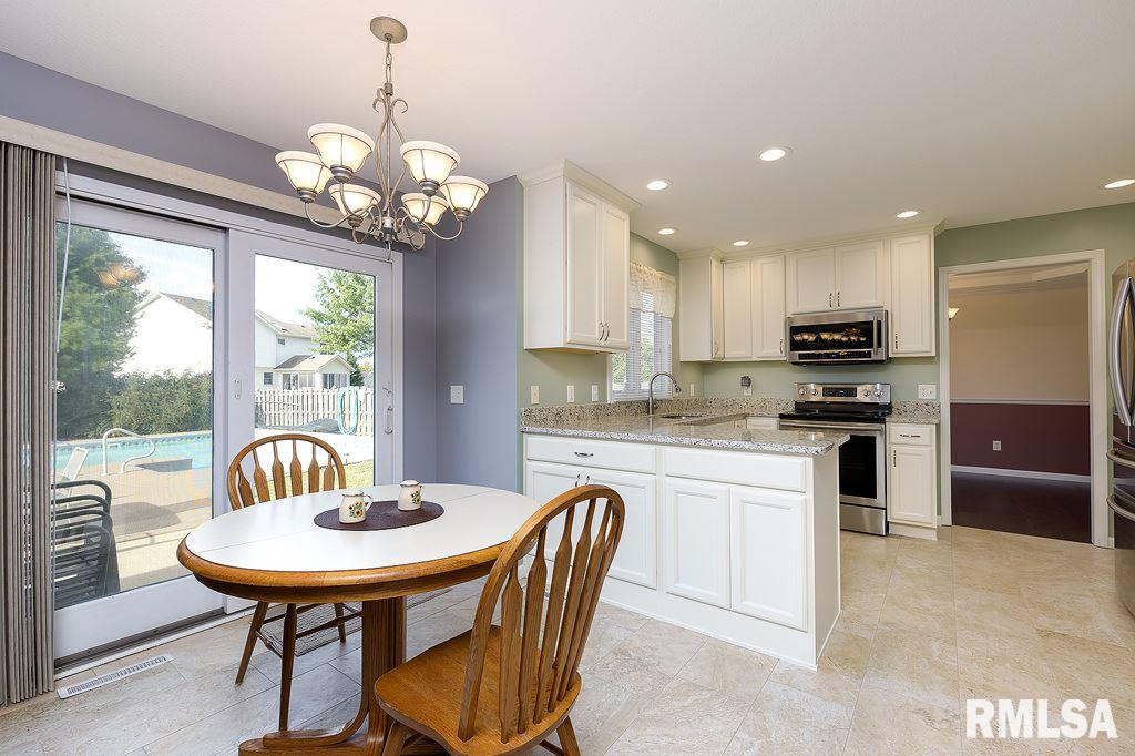2091 Ashford Road Bettendorf, IA 52722 - Photo 9 of 21 Gallery Image 9