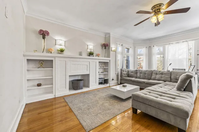 $2,600 | 6444 North Washtenaw Avenue, Unit 2, Chicago, IL 60645