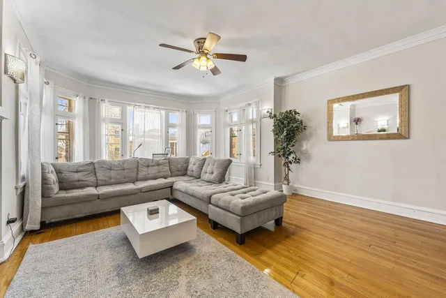 $2,600 | 6444 North Washtenaw Avenue, Unit 2, Chicago, IL 60645