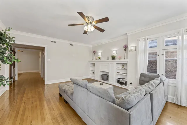 $2,600 | 6444 North Washtenaw Avenue, Unit 2, Chicago, IL 60645