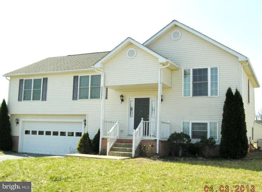 325 Thumper Drive Ranson, WV 25438 - Photo 1 of 16 3 bedroom, 3 bath Split Foyer