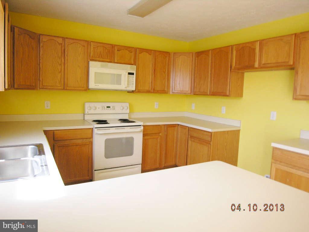 325 Thumper Drive Ranson, WV 25438 - Photo 5 of 16 Kitchen