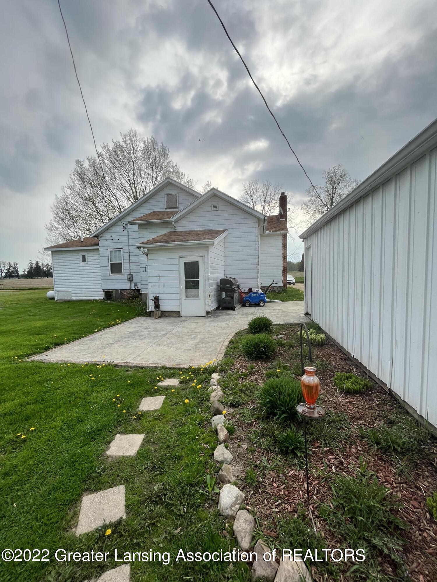 6684 Brookfield Road Charlotte, MI 48813 - Photo 4 of 18 IMG-1450