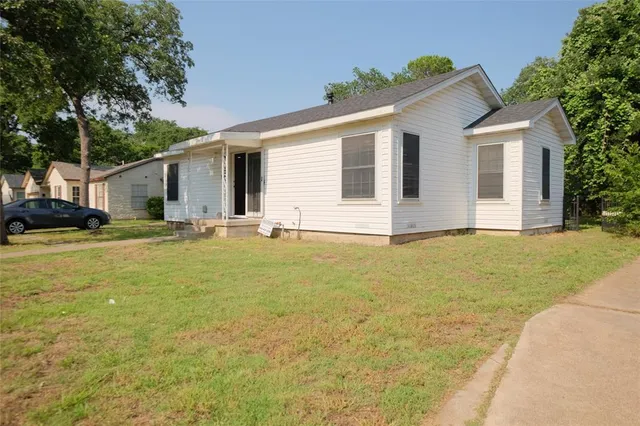 $1,600 | 2104 Kings Avenue, Haltom City, TX 76117