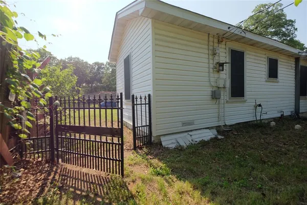 $1,600 | 2104 Kings Avenue, Haltom City, TX 76117