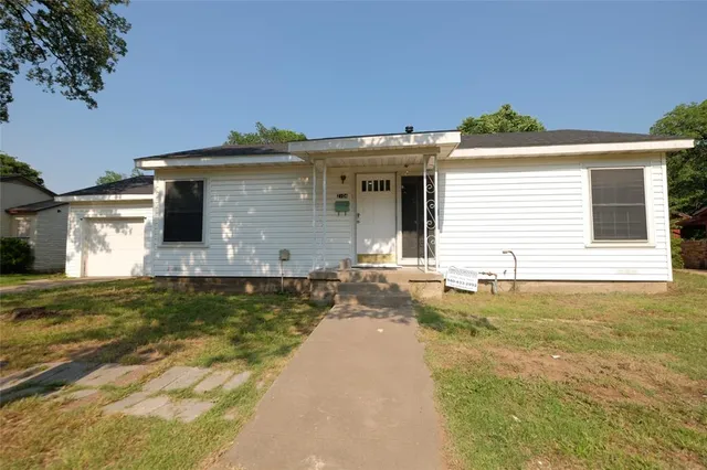 $1,600 | 2104 Kings Avenue, Haltom City, TX 76117