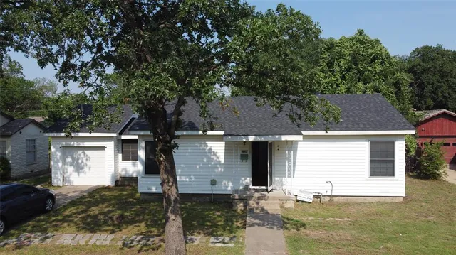$1,600 | 2104 Kings Avenue, Haltom City, TX 76117